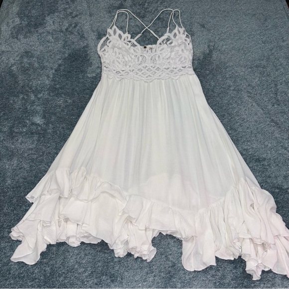 ••• SOLD ••• Free People Gauze Mini-Dress in White Women’s Size Medium - Picture 1 of 3
